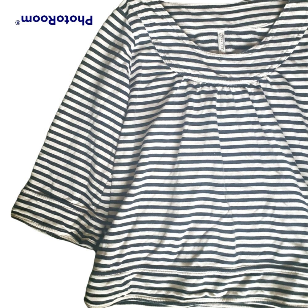 OLD NAVY BLACK & WHITE STRIPED TOP - M